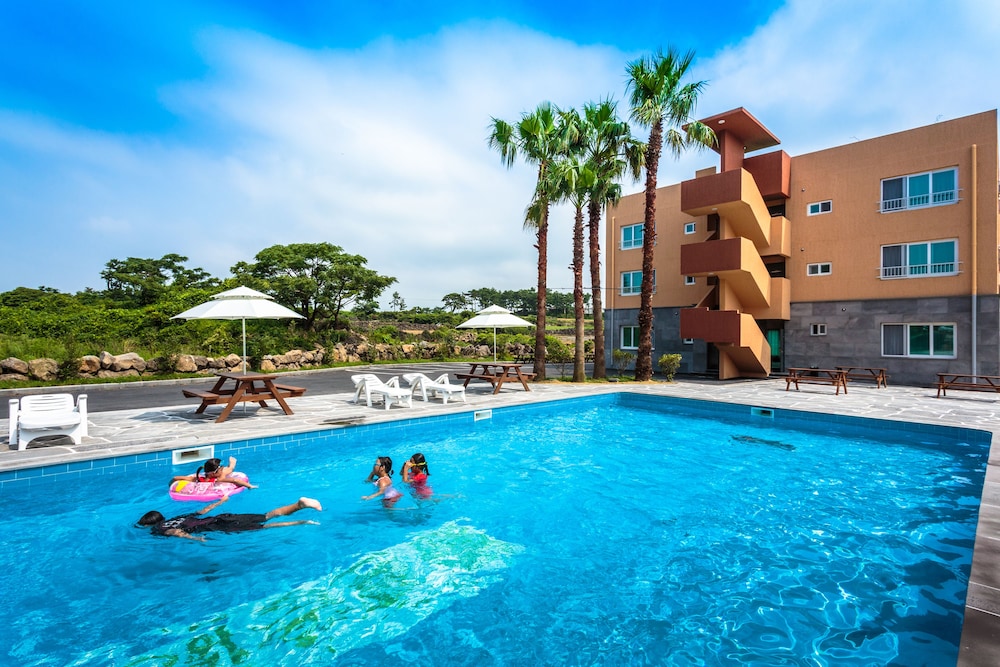 Suandsu Hotel 67/71