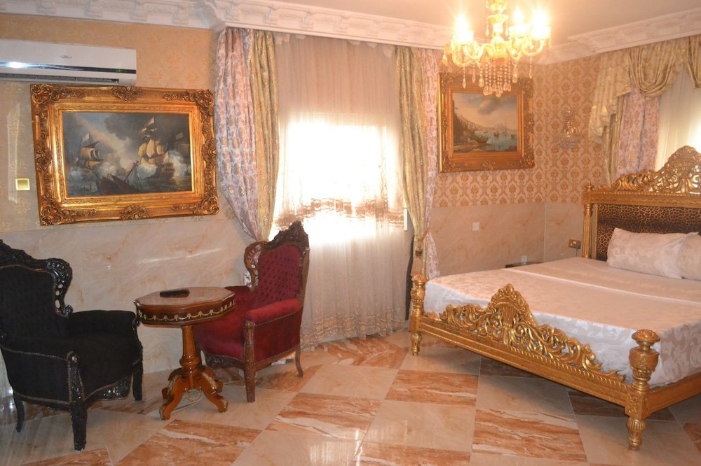 Grand Emperor Hotel 12/40