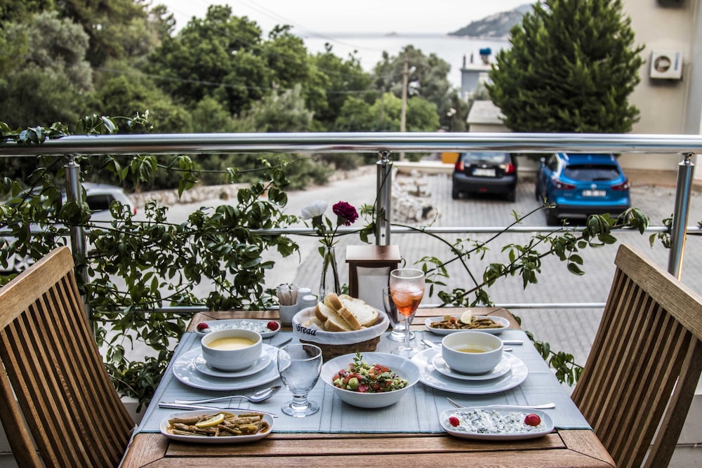 Eden Pyara Hotel Turunc 90/106