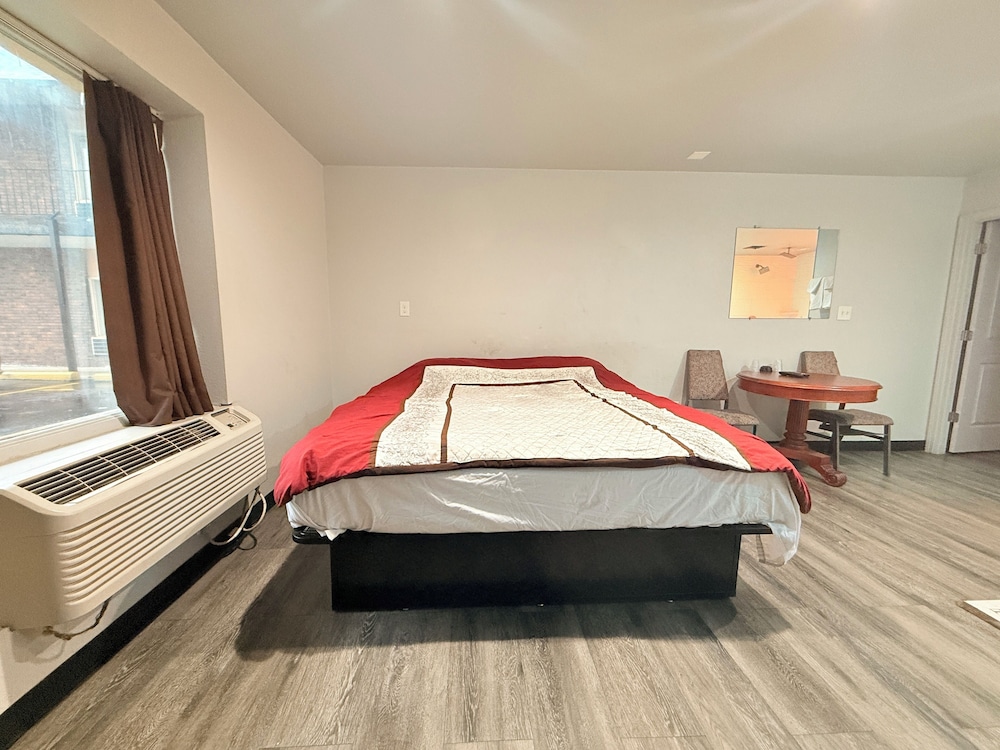 King Bed with Jetted Tub - NS