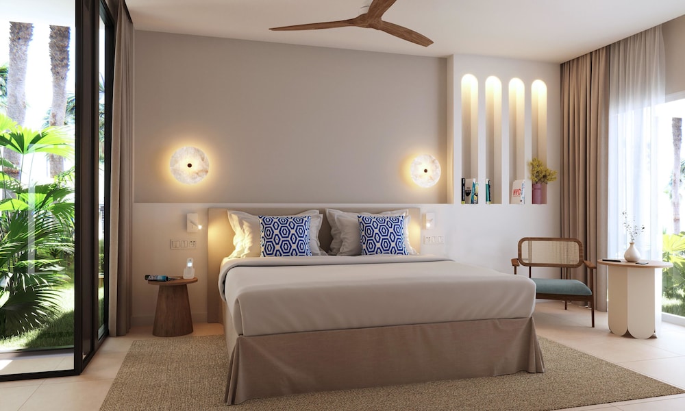 Suite, 3 King Beds, Private Garden, Pool View