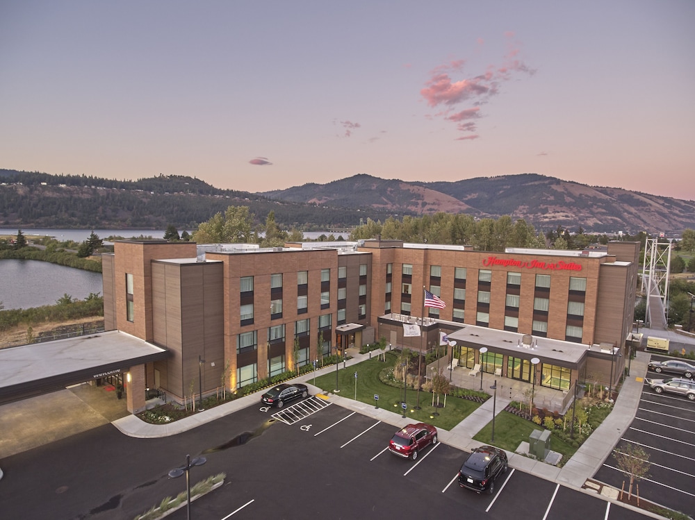 Hampton Inn and Suites Hood River 2/55