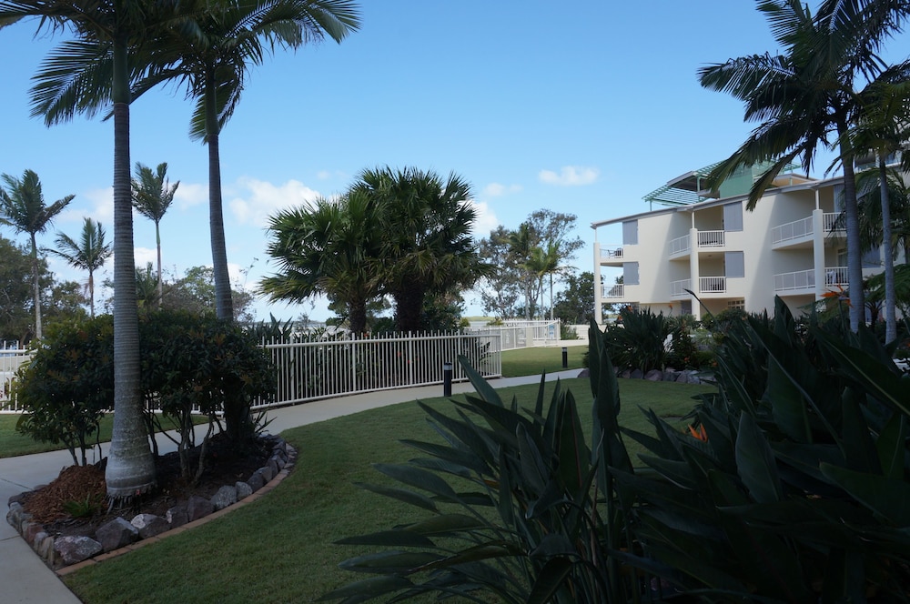 MOORINGS BEACH RESORT 65/77