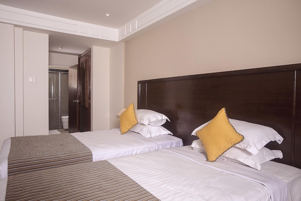 Ivory Tower Hotel 11/37