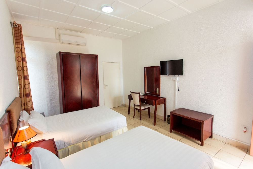 Quiet Haven Hotel 12/50