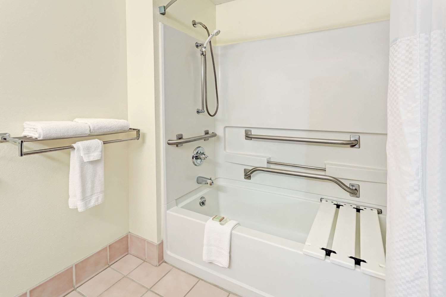 Super 8 by Wyndham Windsor 29/29
