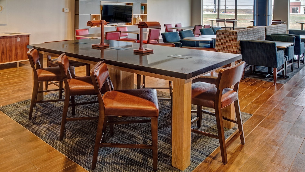 Holiday Inn Express & Suites Corsicana I-45 48/68