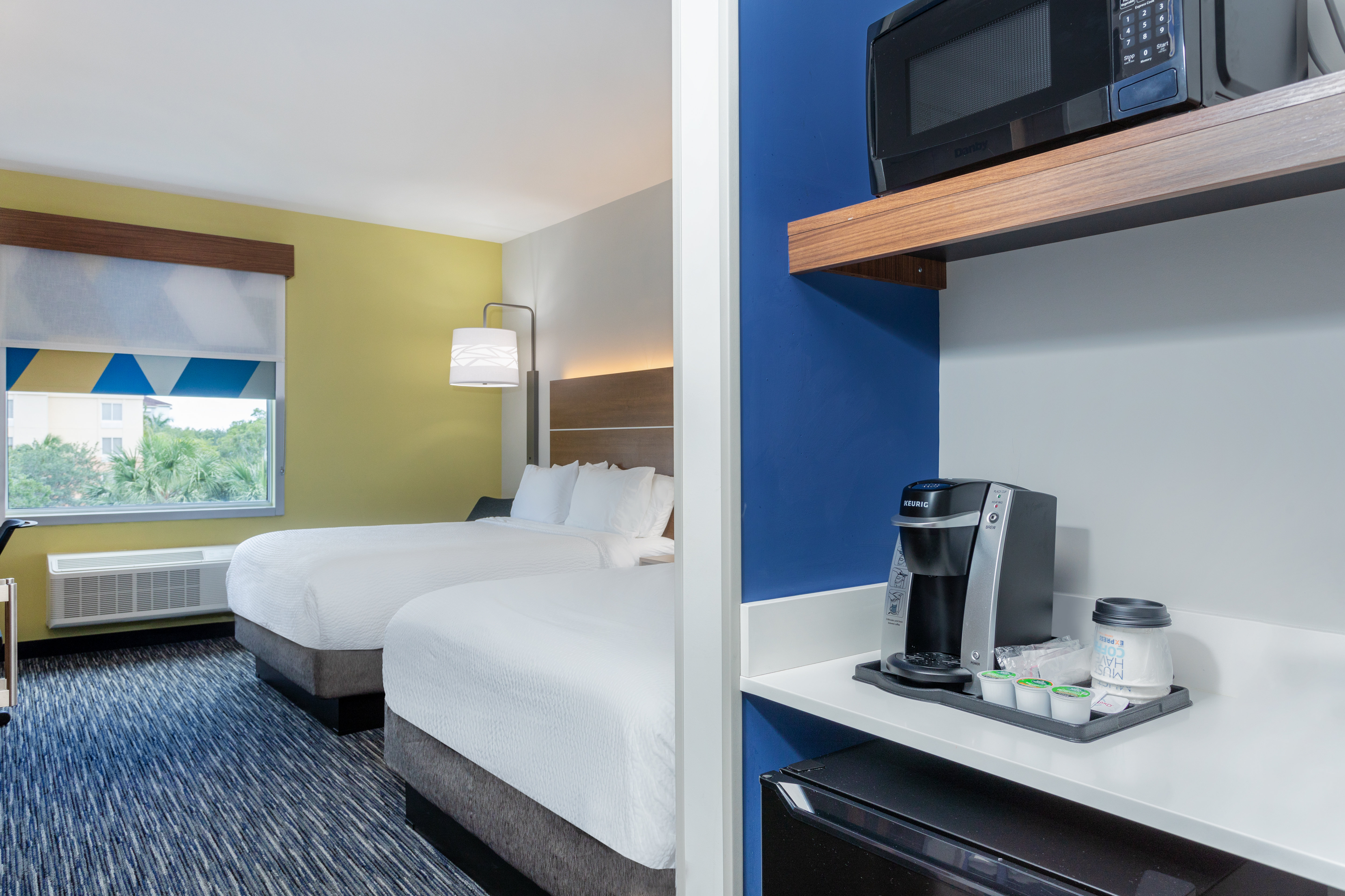 Holiday Inn Express & Suites Miramar 70/71