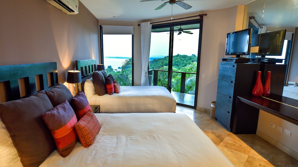 Tulemar Resort 55/77