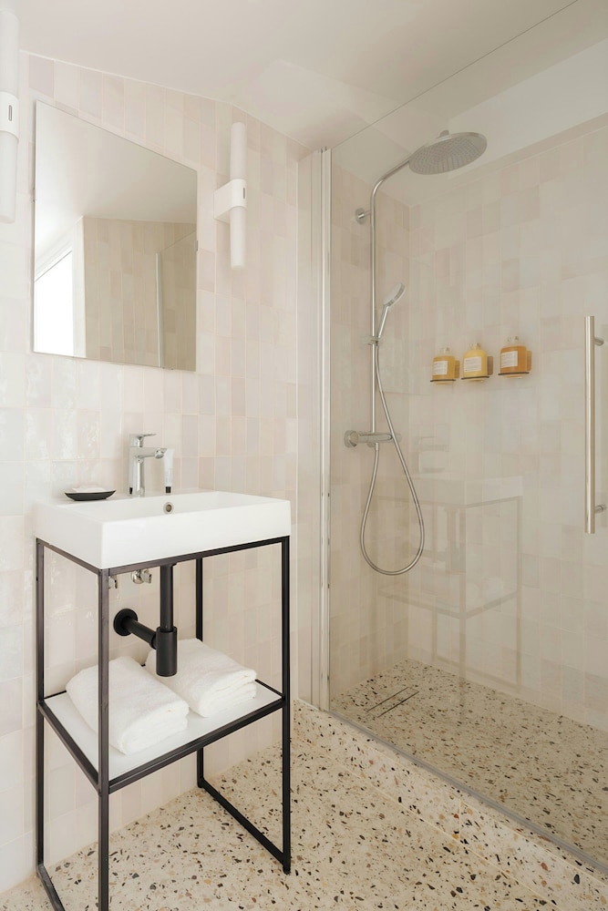 Quintinie Hotel 15th Arrondissement, Sonder by Marriott Bonvoy 9/50