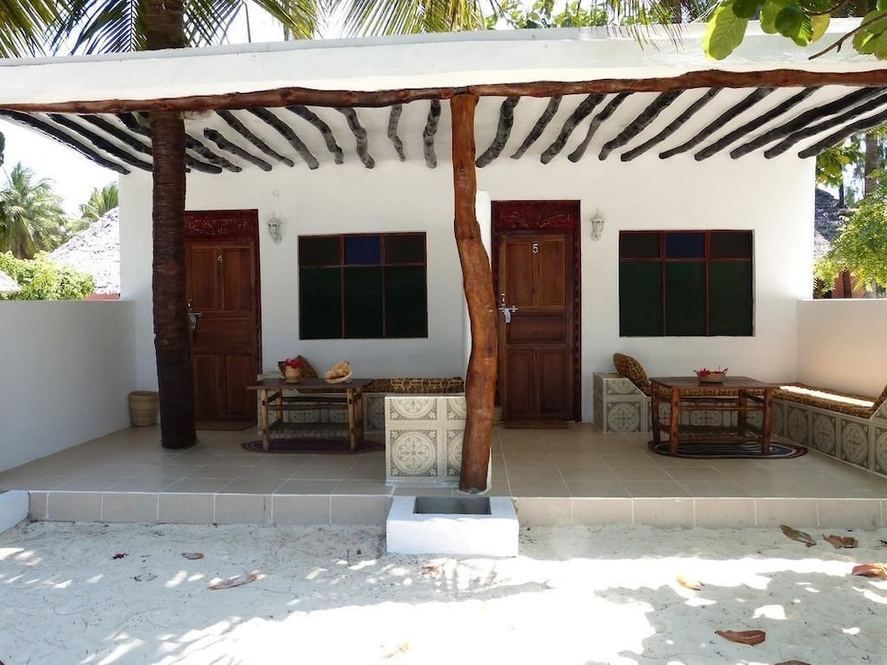 Makuti Beach Bungalows 16/65