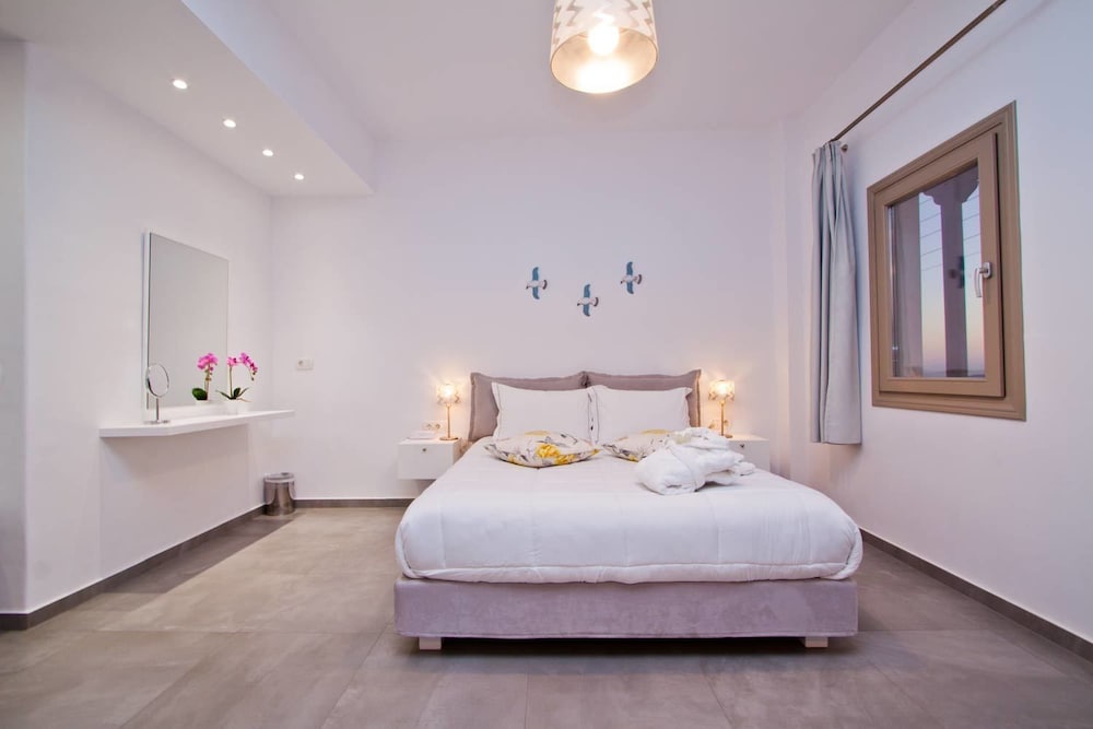 Suite, Double Bed, Caldera View