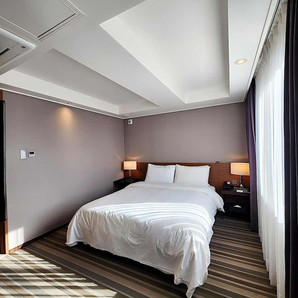 Avon Hotel Gunsan 22/67