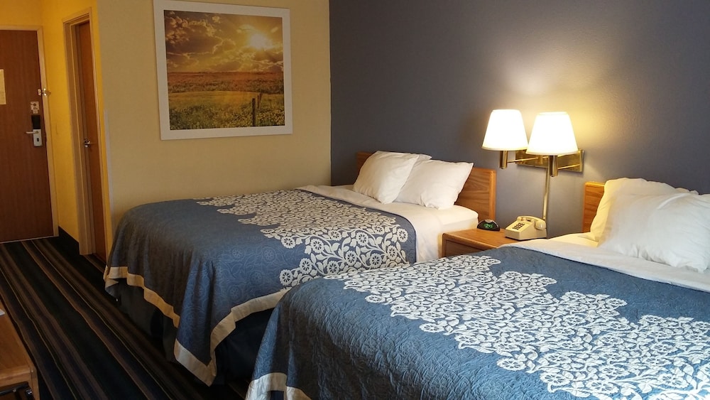 Days Inn by Wyndham Johnson Creek 15/33