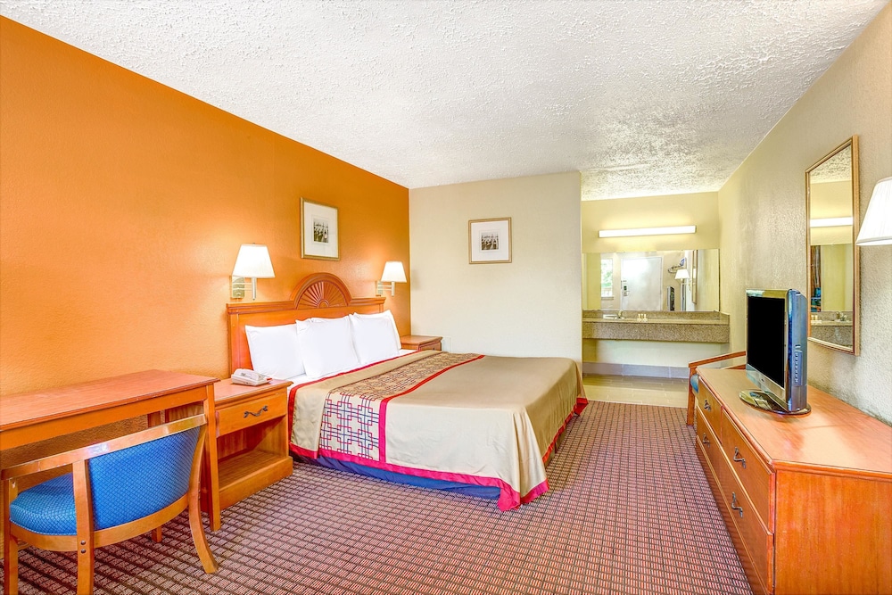 Days Inn by Wyndham Chesapeake 21/45