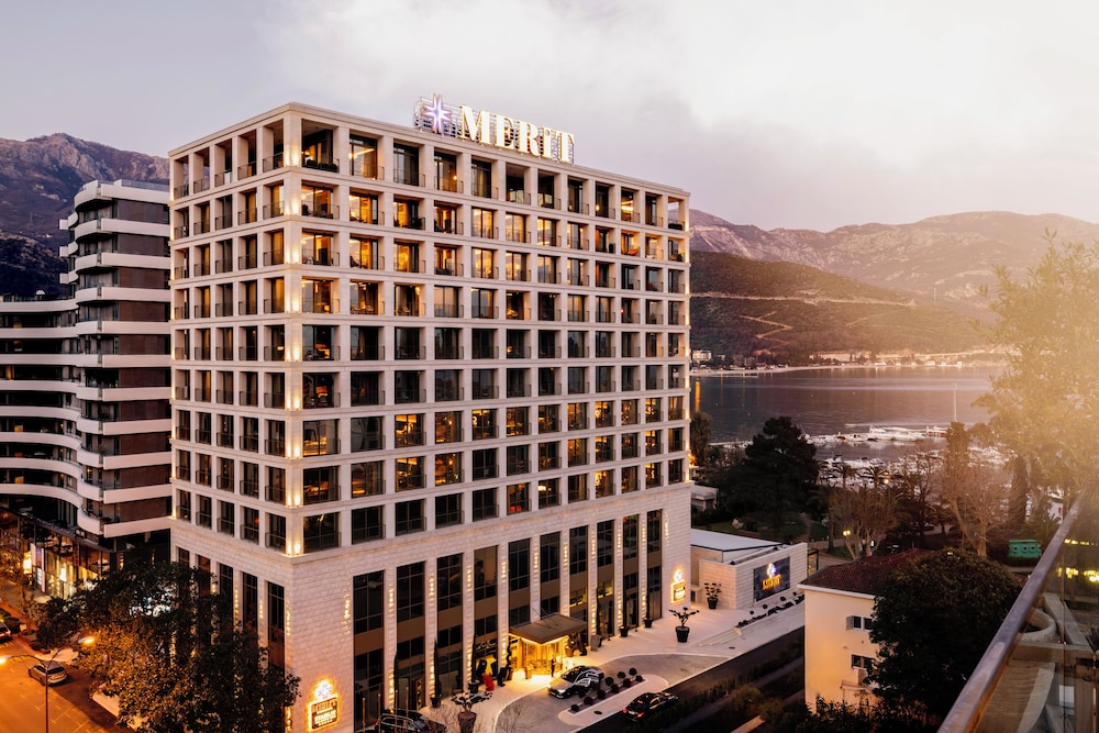 Merit Starlit Hotel & Residence 3/96