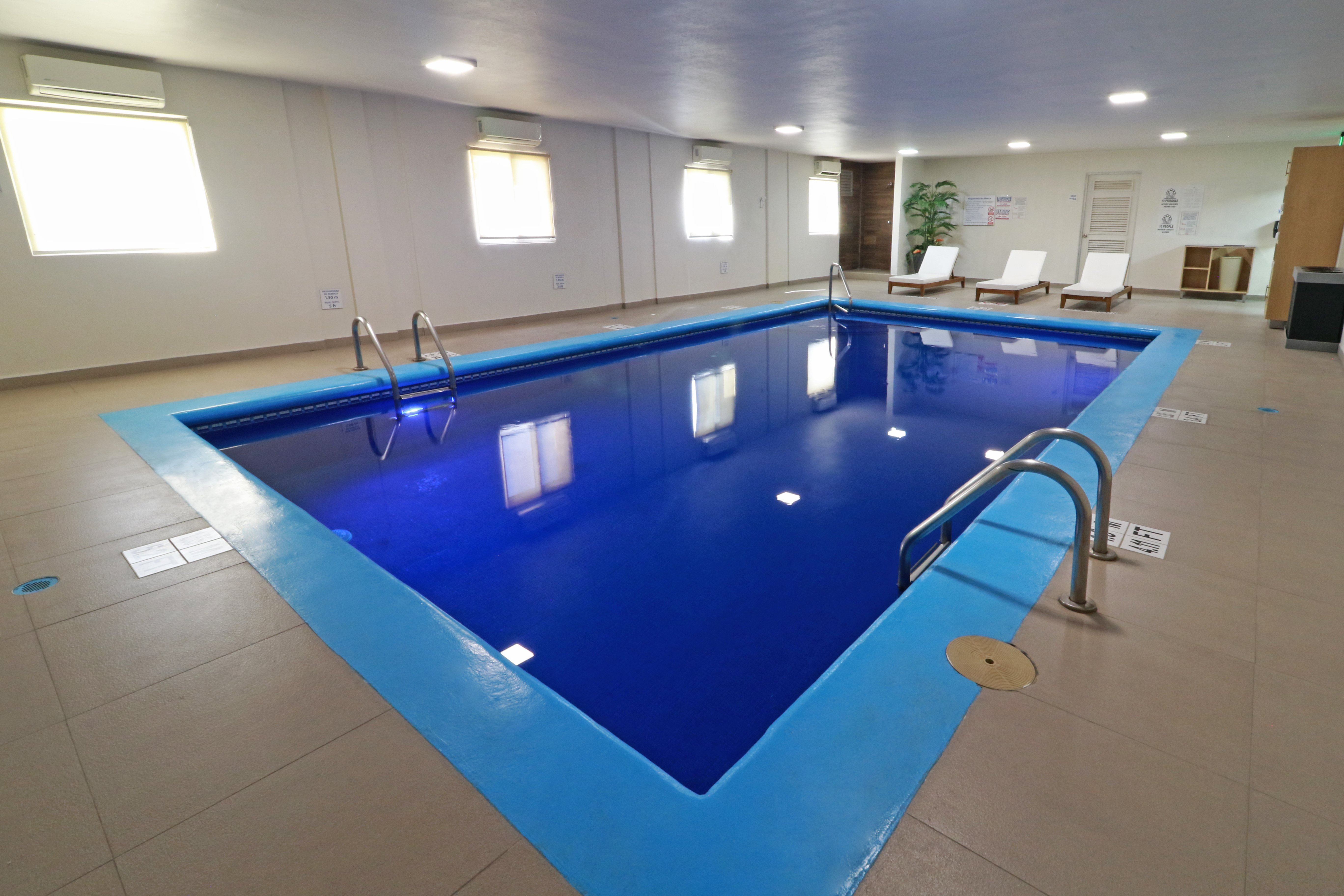 Holiday Inn Express Piedras Negras 34/72