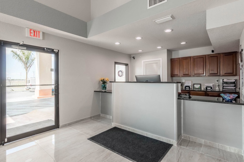 Baymont By Wyndham Punta Gorda/Port Charlotte 8/50