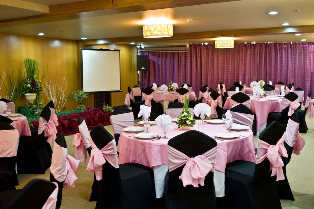 Goldberry Suites and Hotel Mactan 40/49