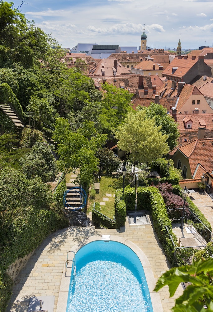 Schlossberghotel - Das Kunsthotel 55/64