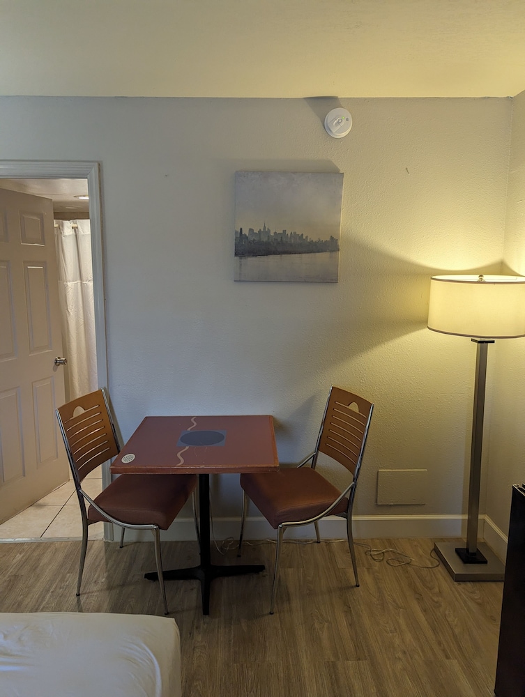 Monte Carlo Inn - Near Disney 48/50
