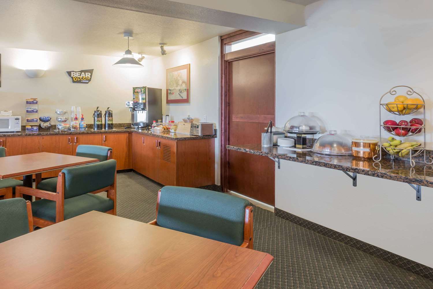 Travelodge Suites By Wyndham Newberg 48/60
