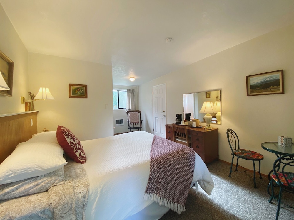 Emerald Valley Inn 31/74