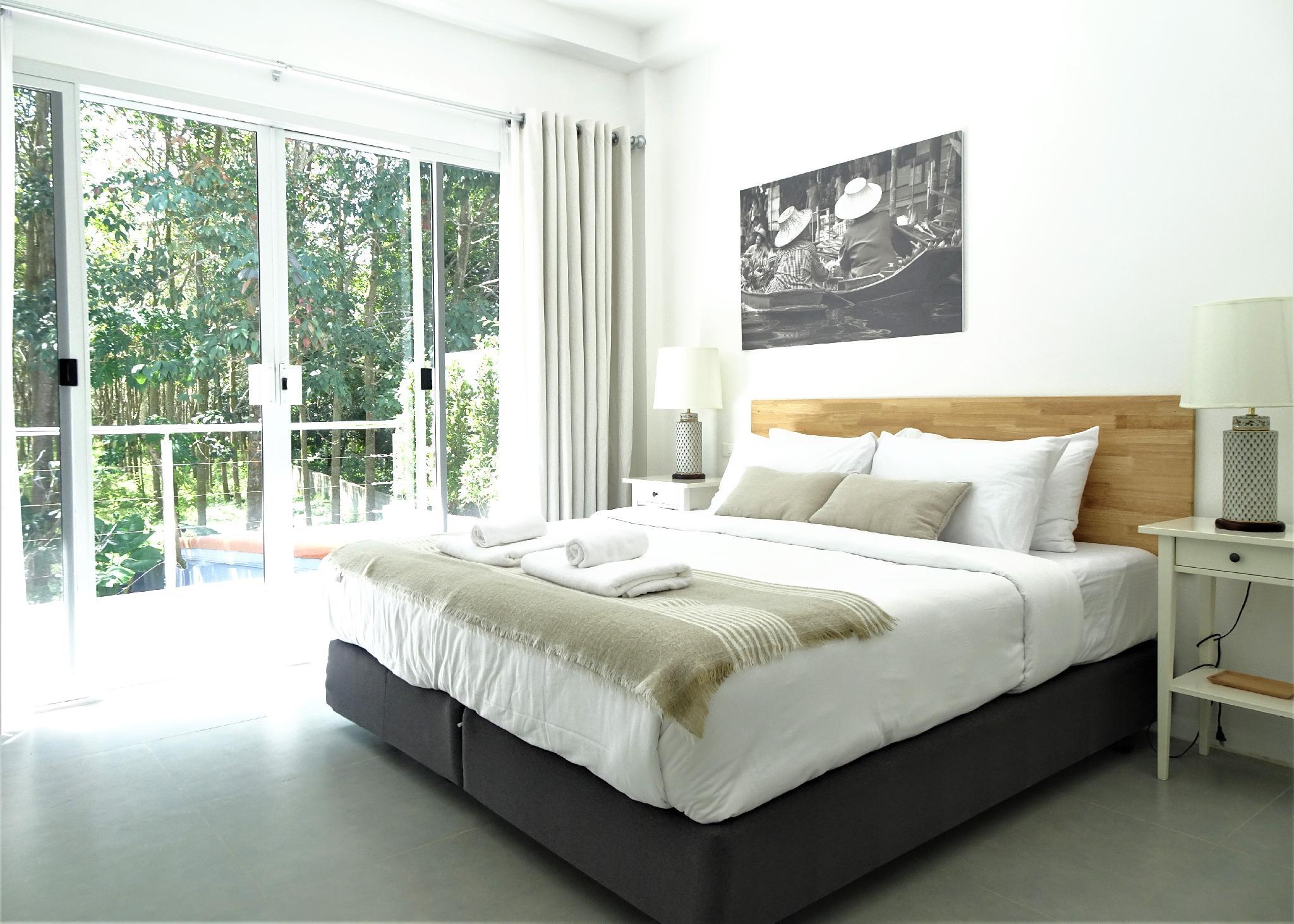 2 Bedrooms, Suite, 2 Double Beds, Pool Side