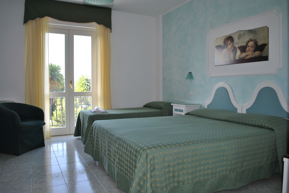 غرفة إليت ثلاثية، Hotel Ristorante Borgo La Tana 2/6