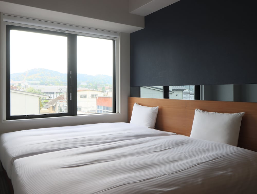 DELUXE, TWIN BEDS