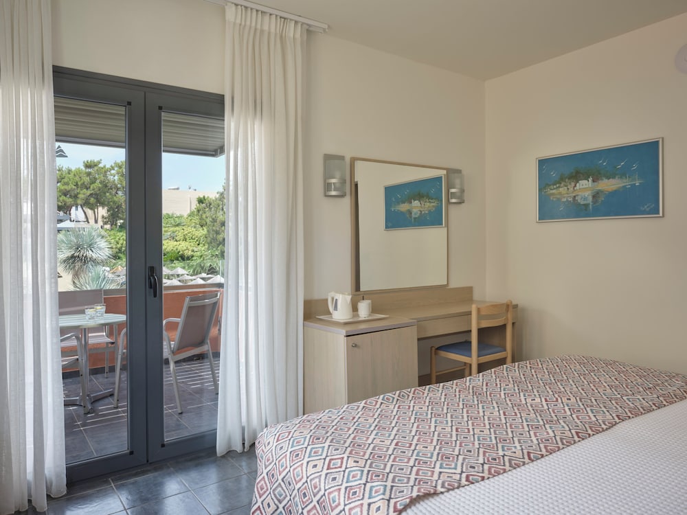 Atlantica Mikri Poli Rhodes 23/65