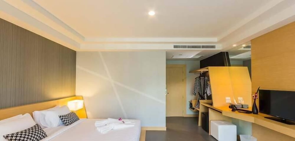 DELUXE, DOUBLE BED