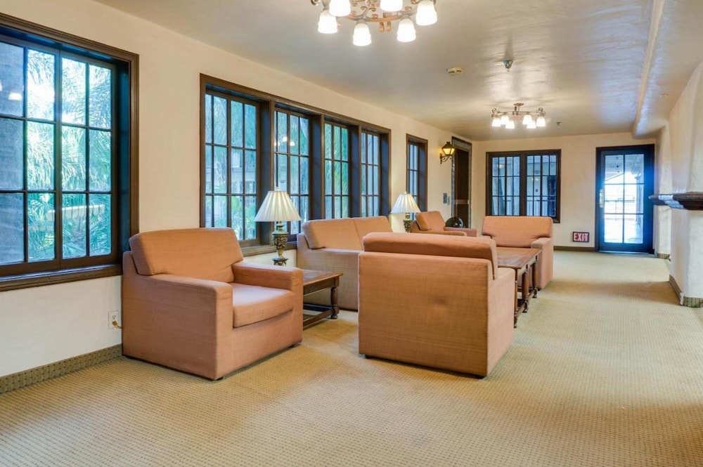Buena Park Grand Hotel and Suites 45/75