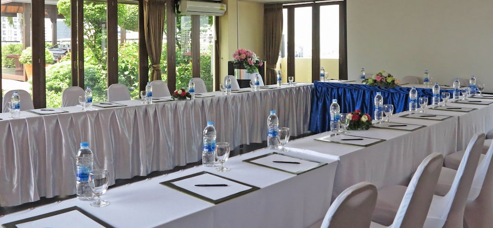 The Grand Sathorn 51/56