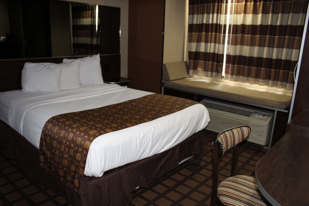 Microtel Inn And Suites By Wyndham North Canton 15/31