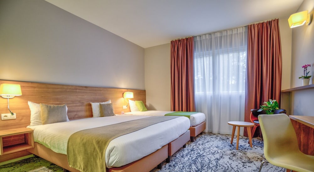 Utopia Hotel 13/69