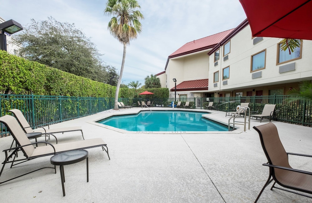 Red Roof PLUS West Palm Beach 4/24