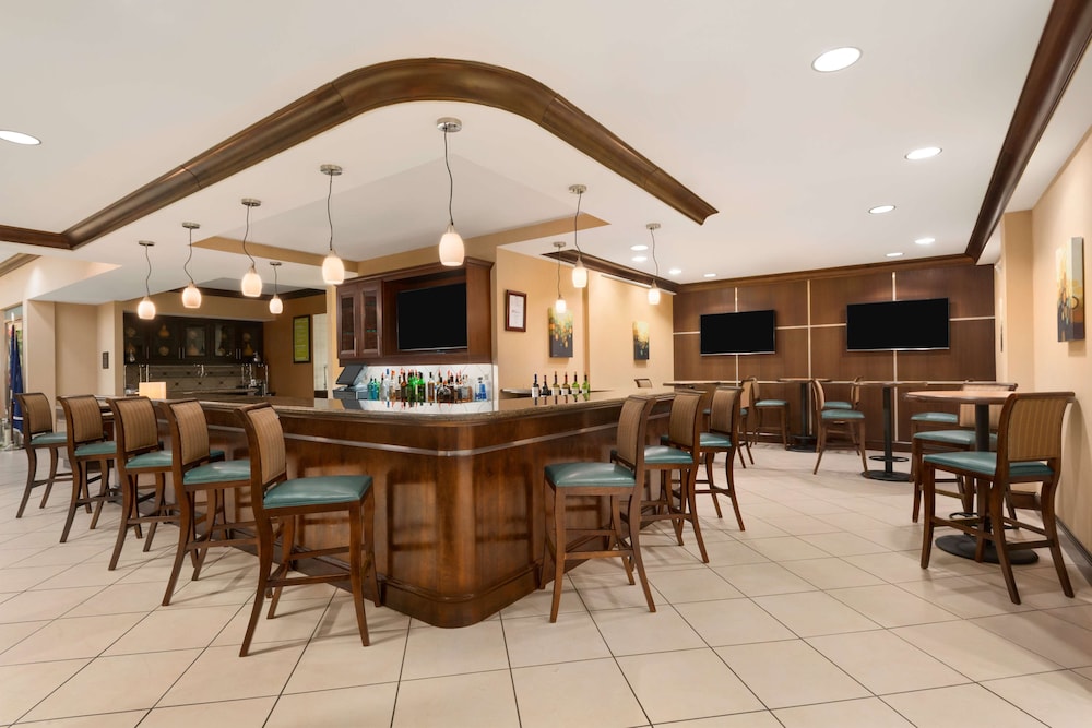 Hilton Garden Inn Dulles North 61/82