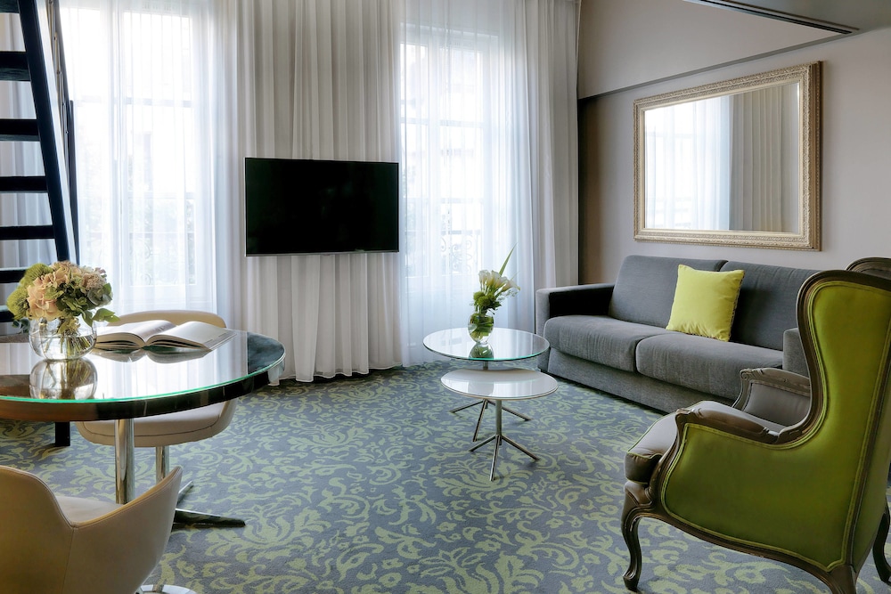 Renaissance Paris Nobel Tour Eiffel Hotel 24/38