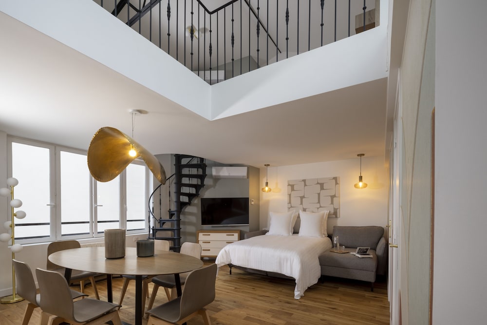 Yuna Blanche Serviced Apartments 42/71