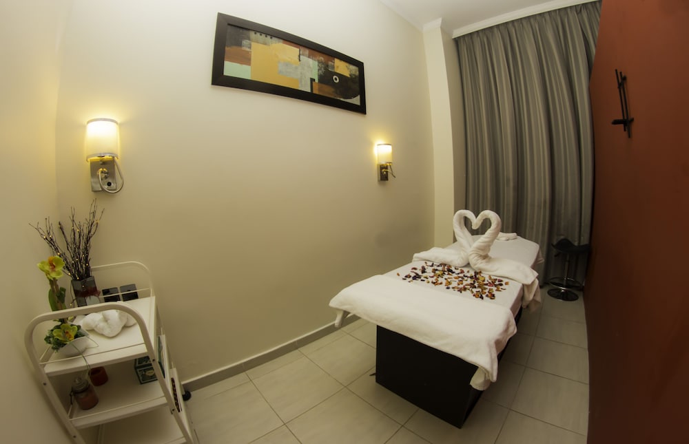 The Royal Riviera Hotel Doha 16/50