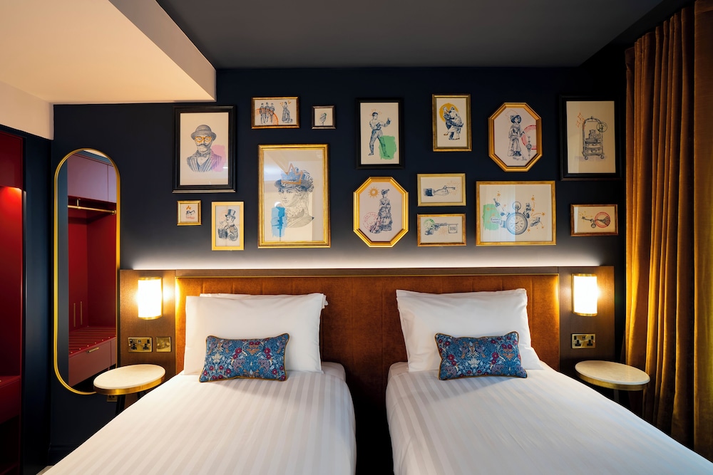 DELUXE, TWIN BEDS