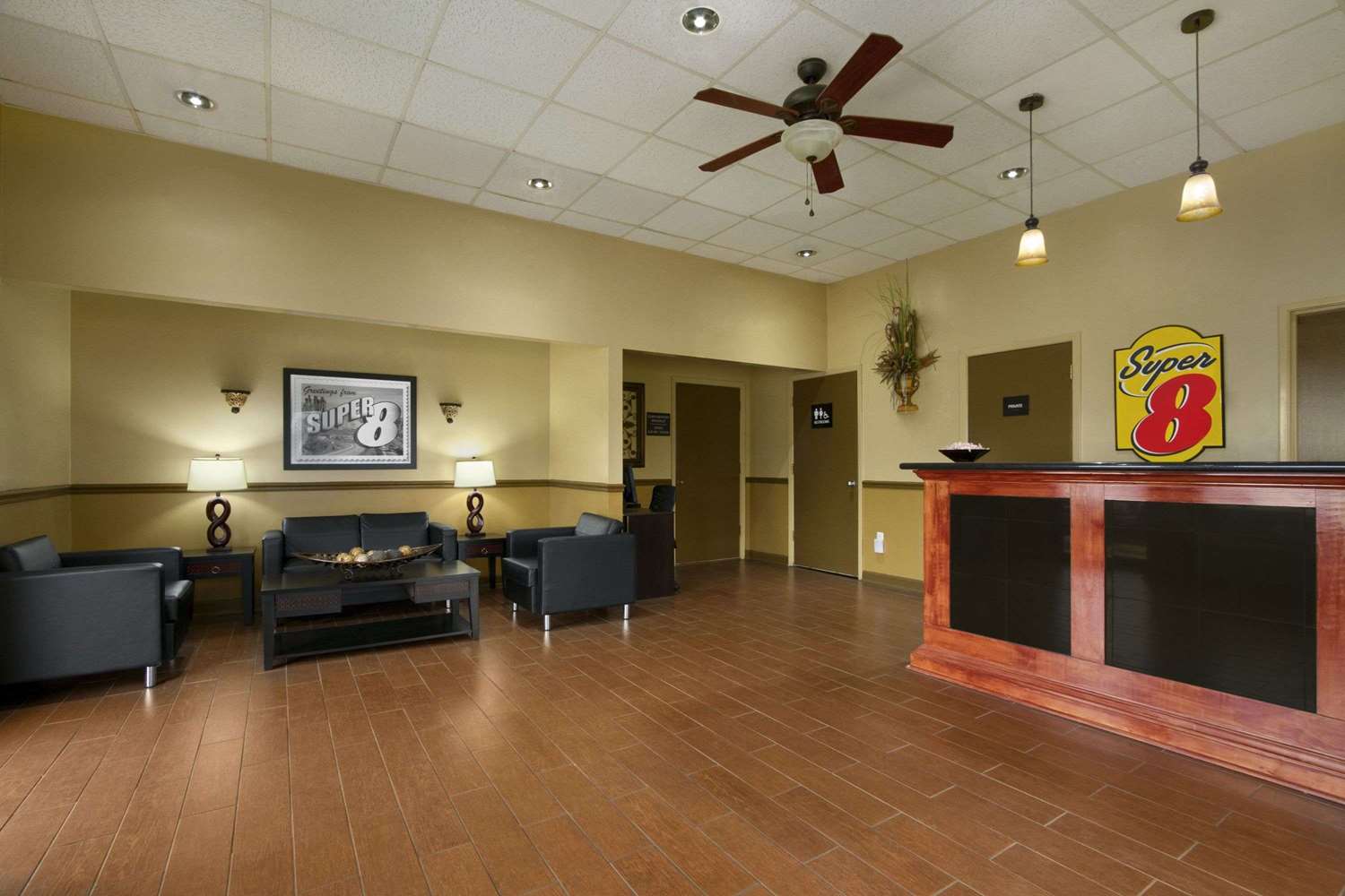 Super 8 By Wyndham Tupelo Airport 12/15