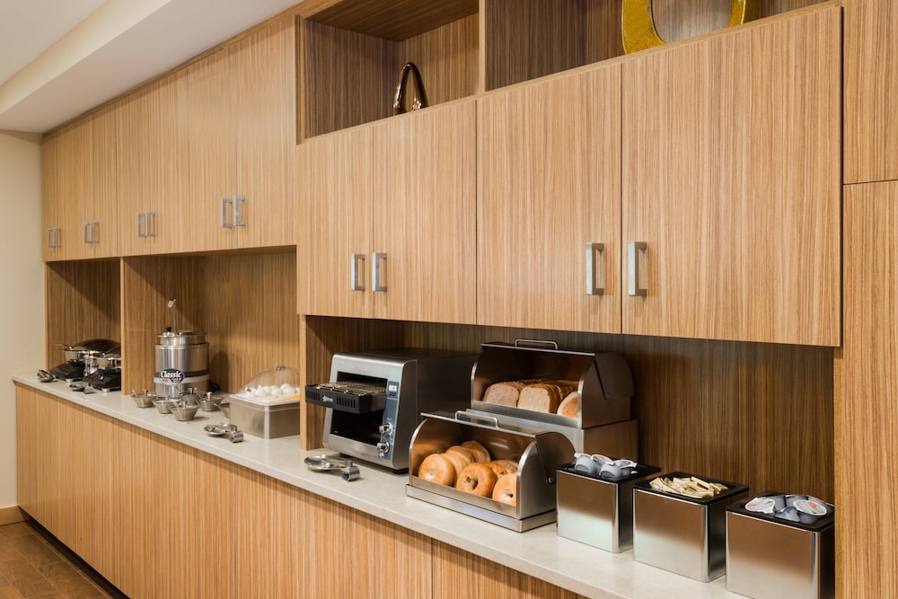 TOWNEPLACE SUITES LATHAM ALBANY AIRPORT 22/62