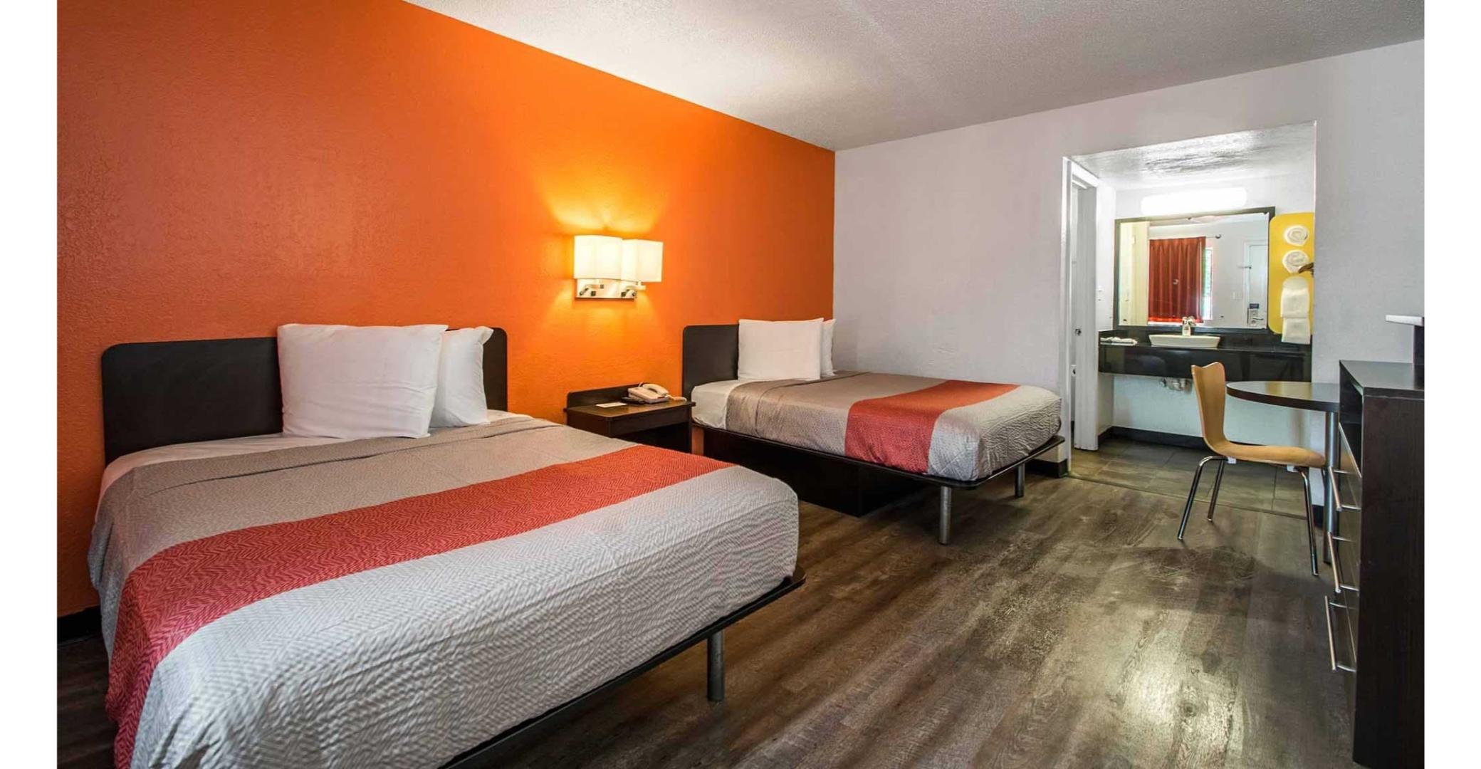 2 Full Beds - Non-Smoking