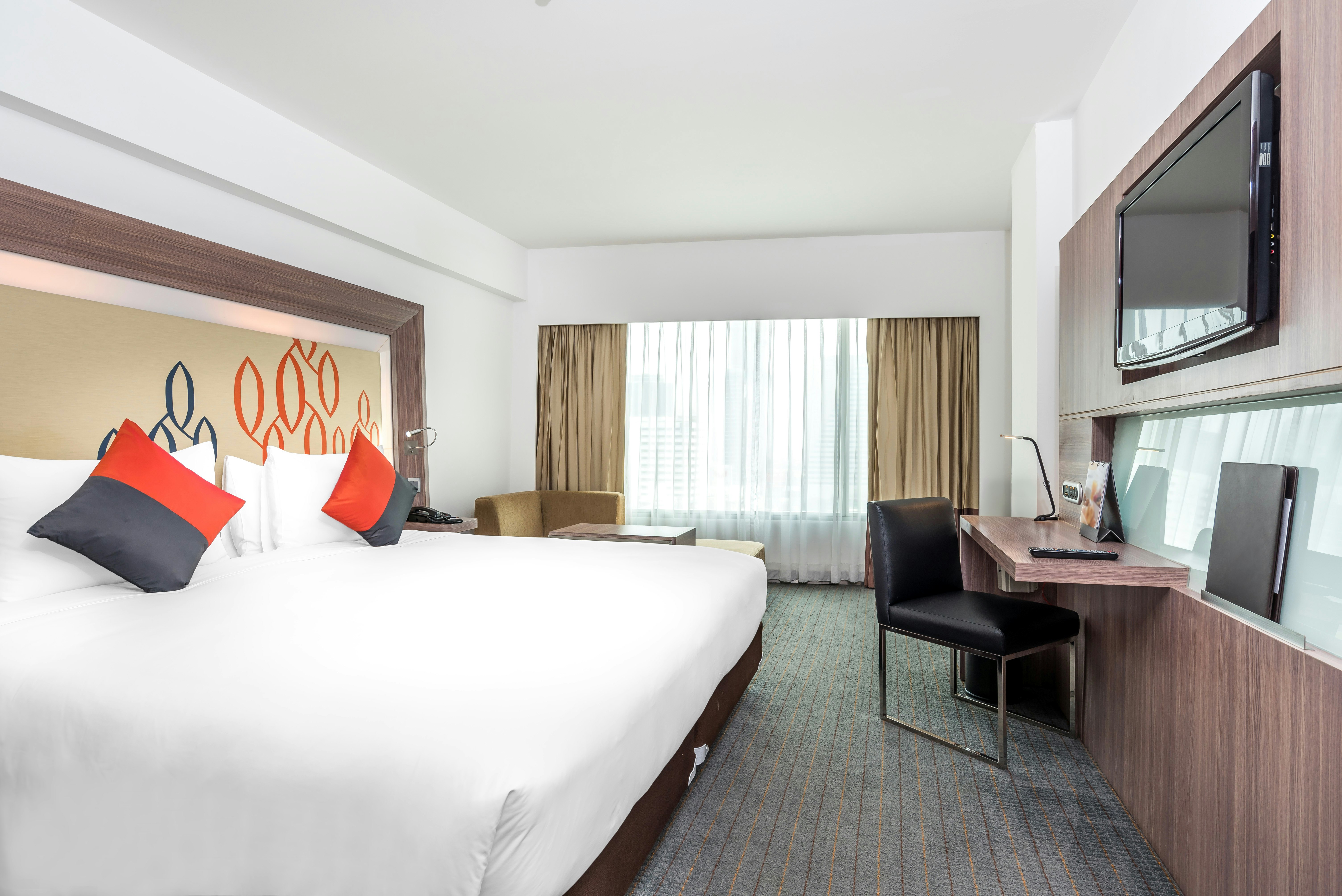DELUXE, KING BED