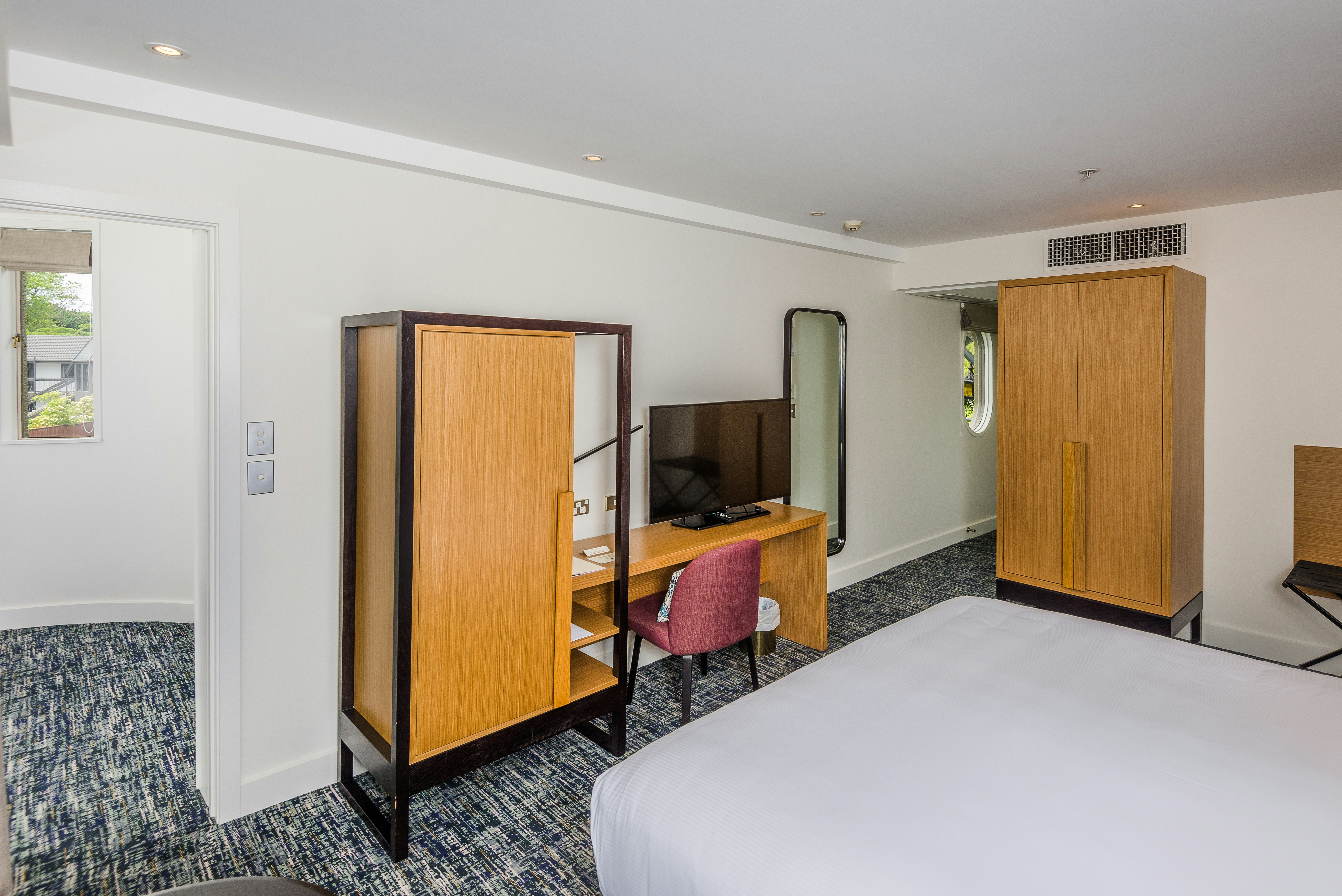 JUNIOR SUITE, KING BED
