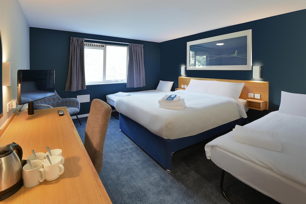 Travelodge Aberdeen Airport 14/25