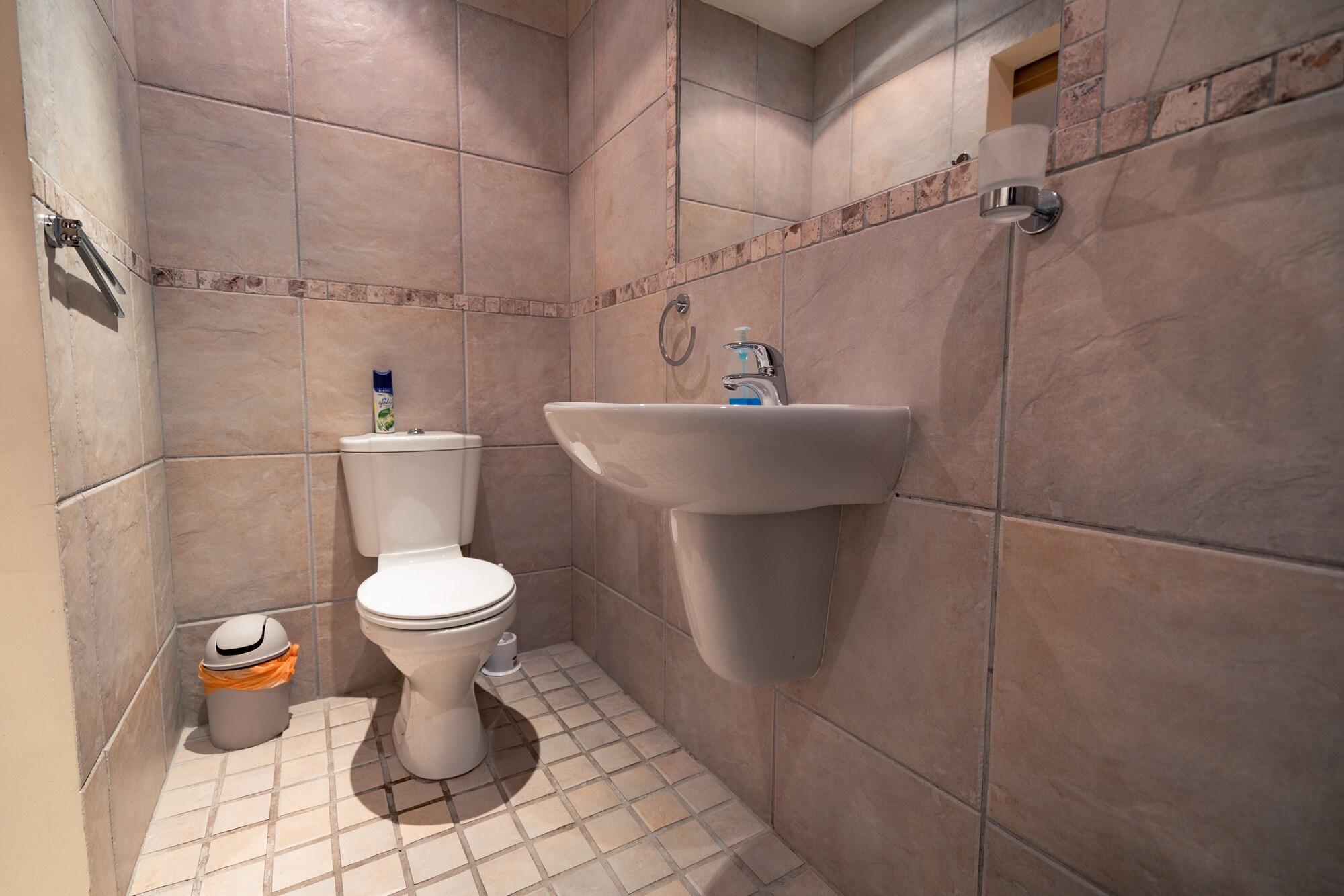 Dolliwarie Guest House 33/37