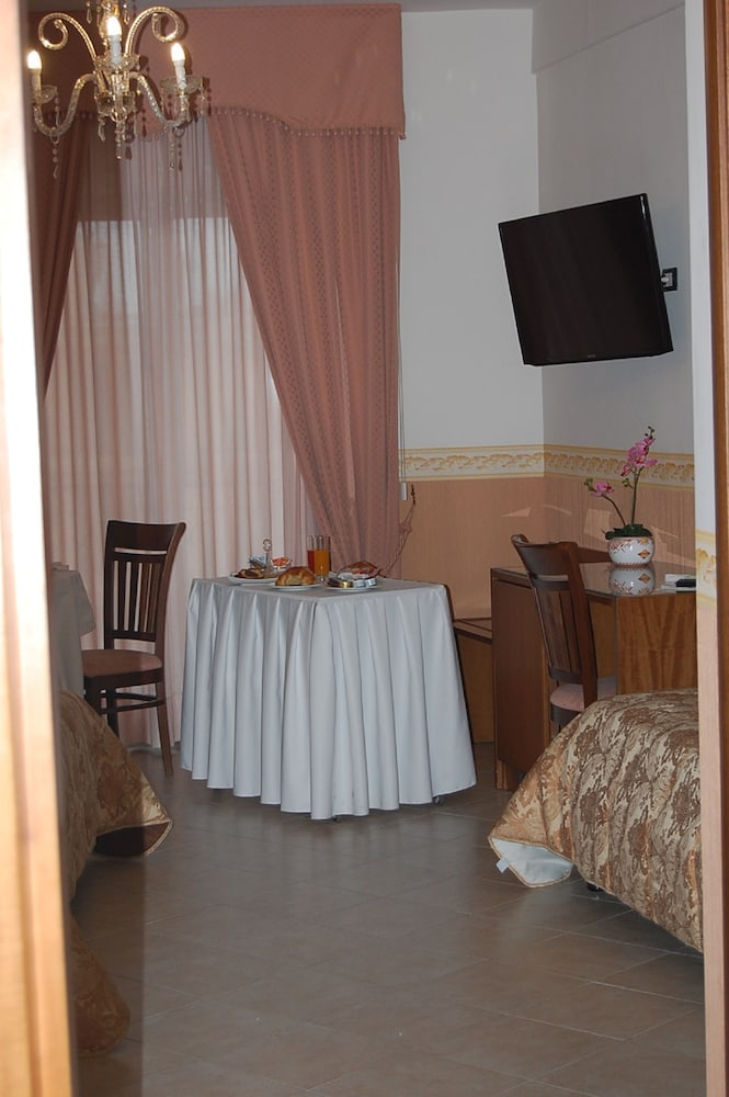 HOTEL RISTORANTE DONATO 35/73